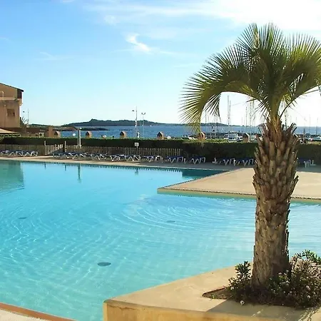 Apartamento T2 Ground Floor, 4 Beds, Pool, Sea Access *