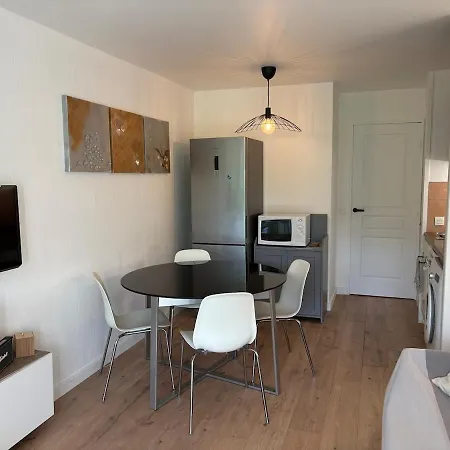 T2 Ground Floor, 4 Beds, Pool, Sea Access Appartamento